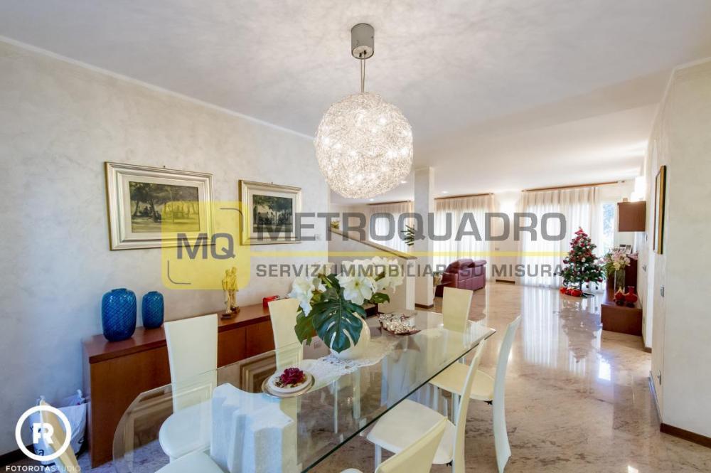 casa indipendente in vendita a Lecco in zona Viale Turati