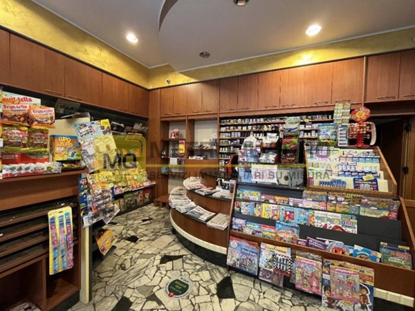 negozio in vendita a Lecco in zona Viale Turati
