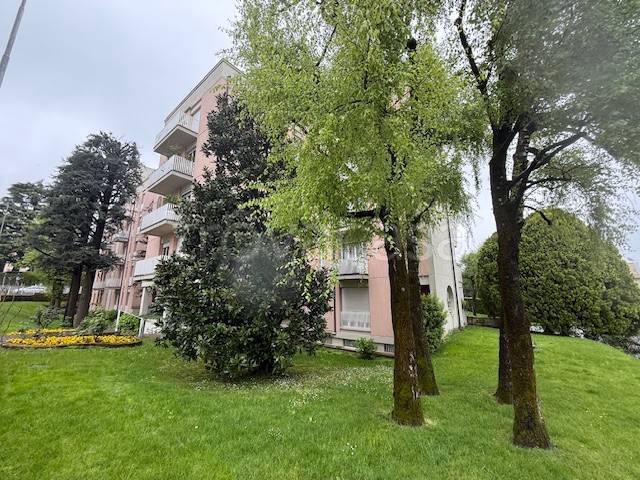 appartamento in vendita a Lecco in zona Caleotto