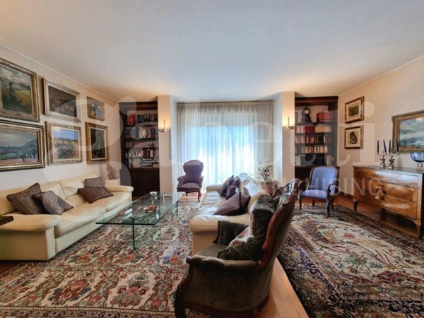 appartamento in vendita a Lecco in zona Castello