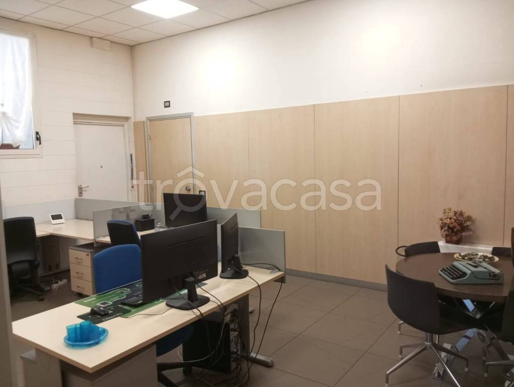 quadrivano in vendita a Lecco in zona Belledo