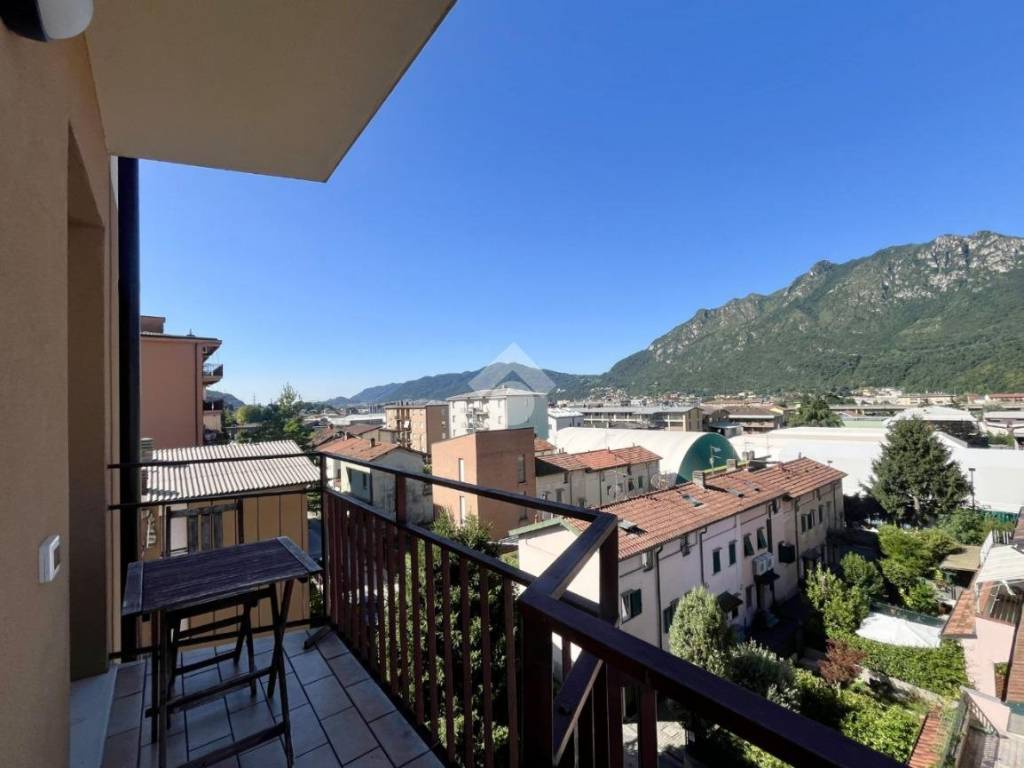 appartamento in vendita a Lecco in zona Germanedo