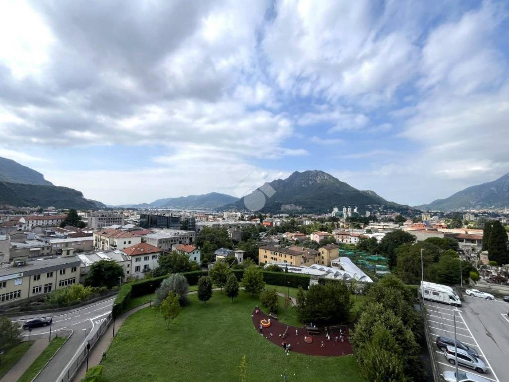 appartamento in vendita a Lecco in zona Olate