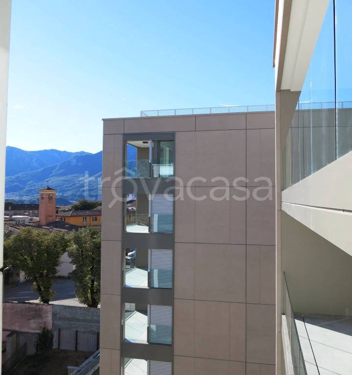appartamento in vendita a Lecco in zona Castello