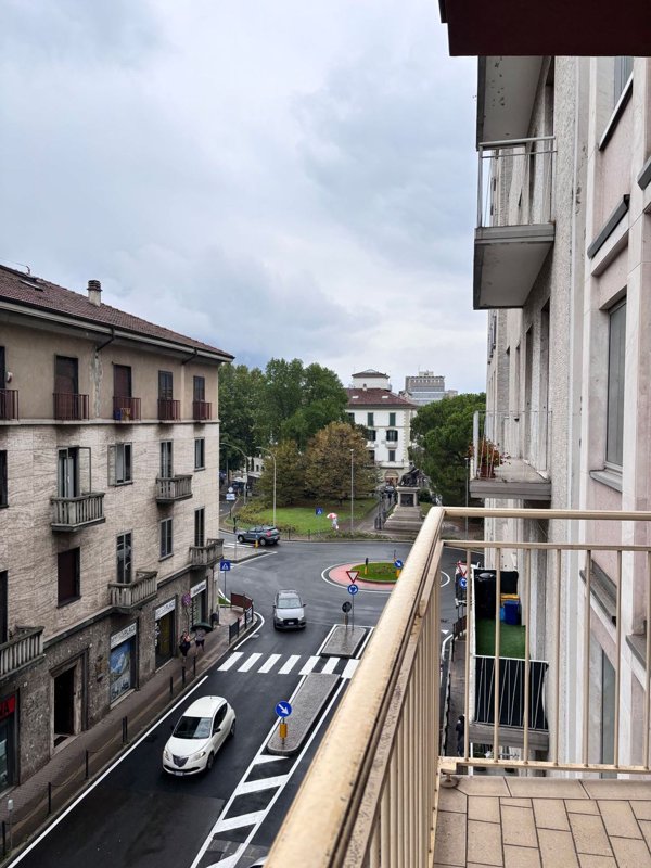 appartamento in vendita a Lecco in zona Lecco Centro