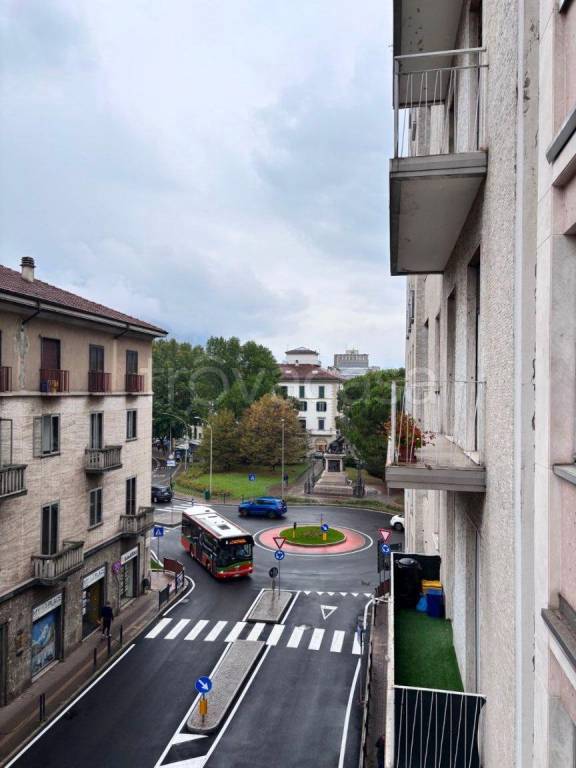 appartamento in vendita a Lecco in zona Lecco Centro