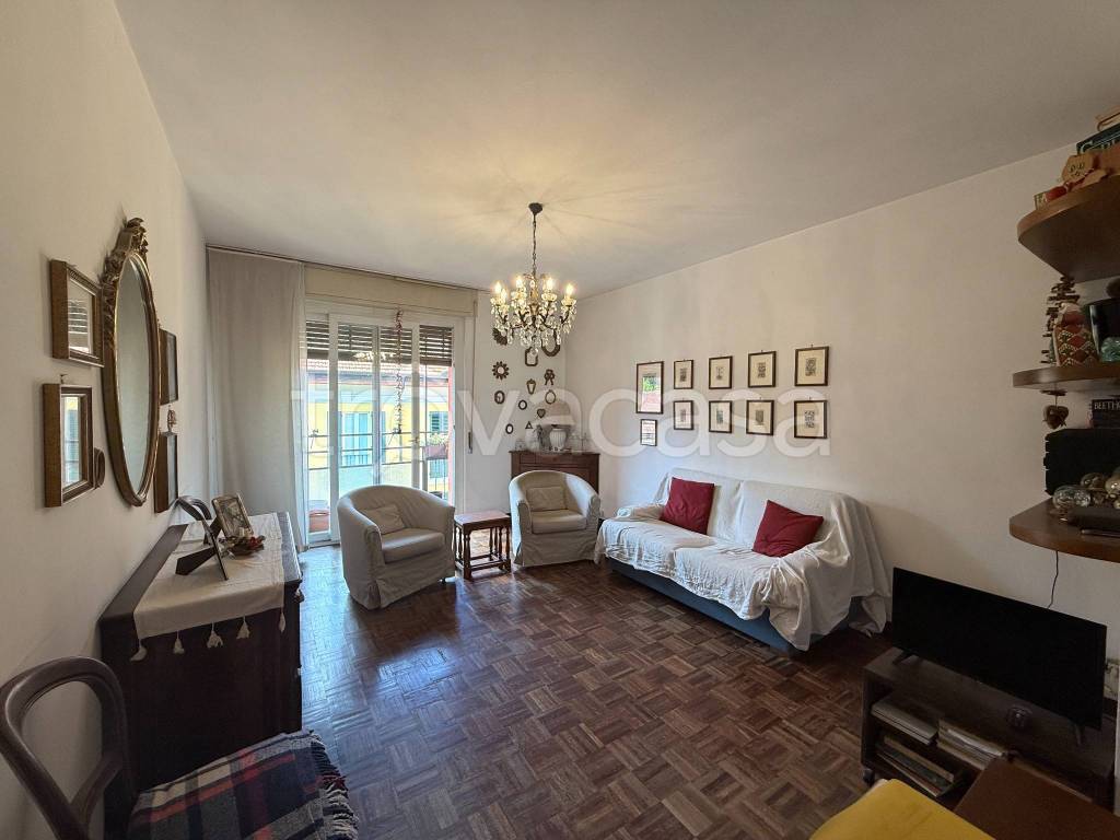 appartamento in vendita a Lecco in zona Lecco Centro