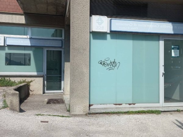 negozio in vendita a Lecco in zona Castello