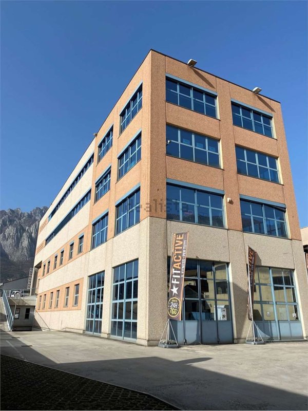 ufficio in vendita a Lecco in zona Acquate