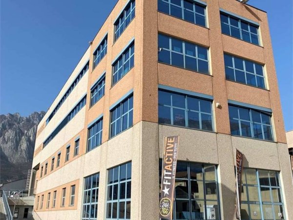 ufficio in vendita a Lecco in zona Acquate