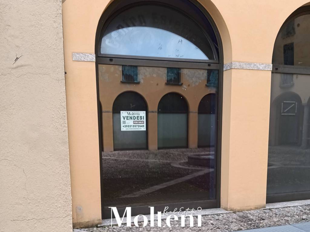 negozio in vendita a Lecco in zona Castello