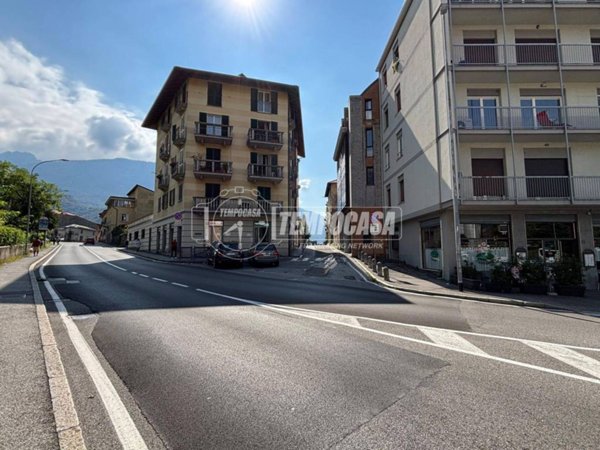 negozio in vendita a Lecco in zona Caleotto