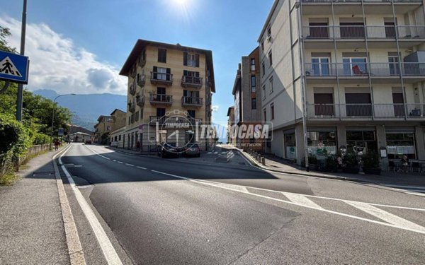 appartamento in vendita a Lecco in zona Caleotto