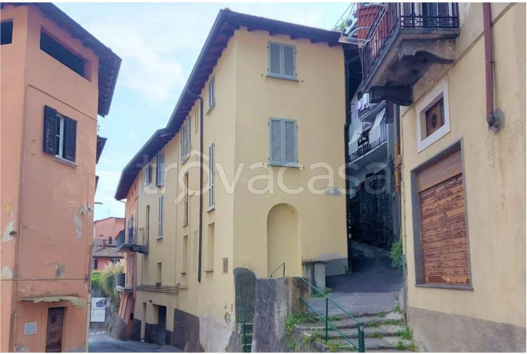 appartamento in vendita a Lecco in zona Laorca