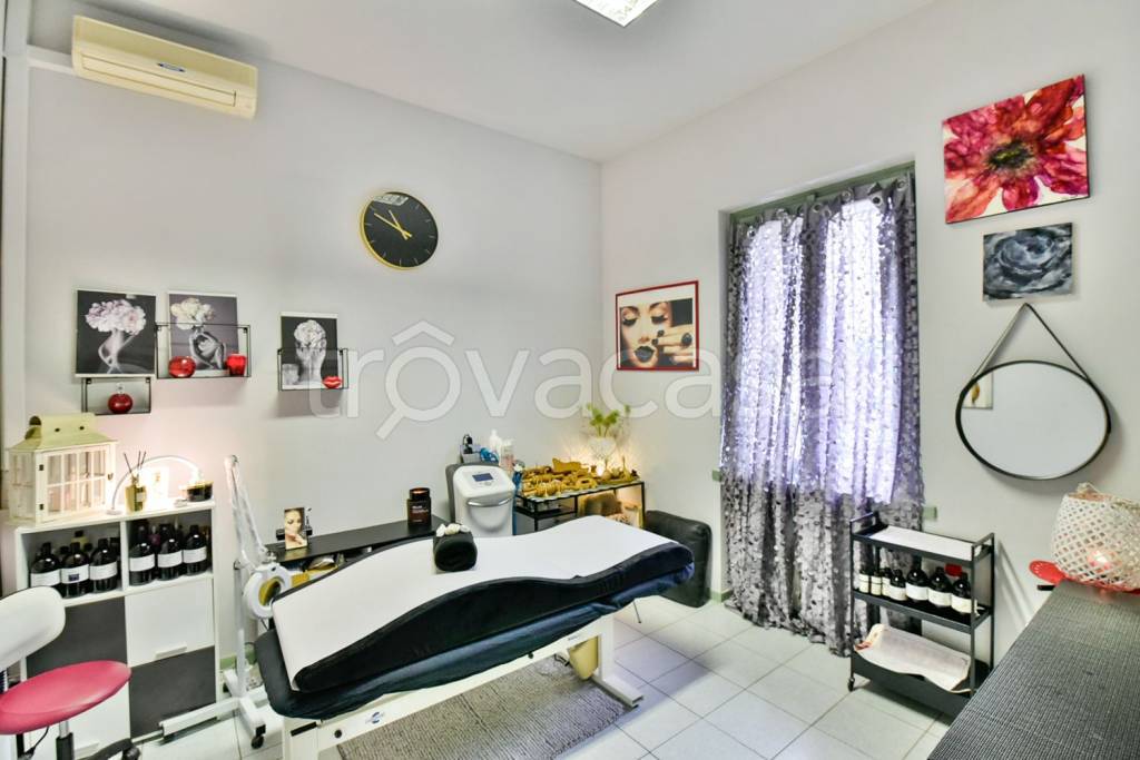 negozio in vendita a Lecco in zona Chiuso