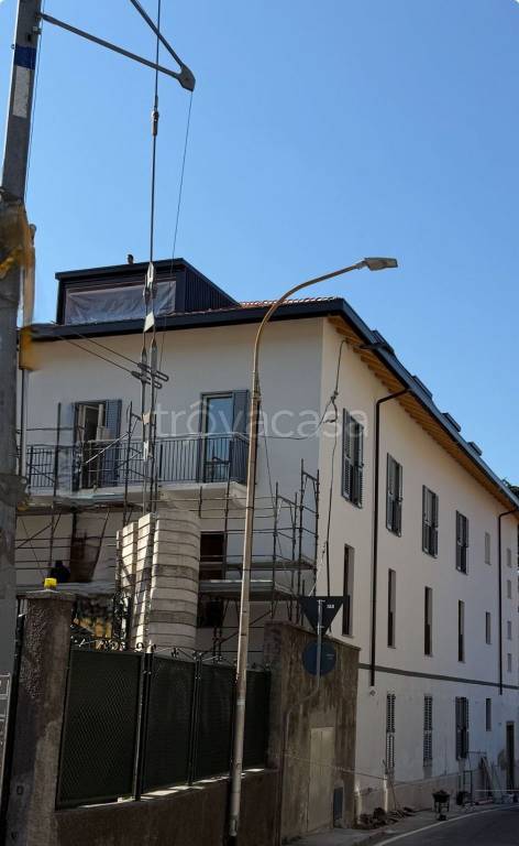 appartamento in vendita a Lecco in zona Castello