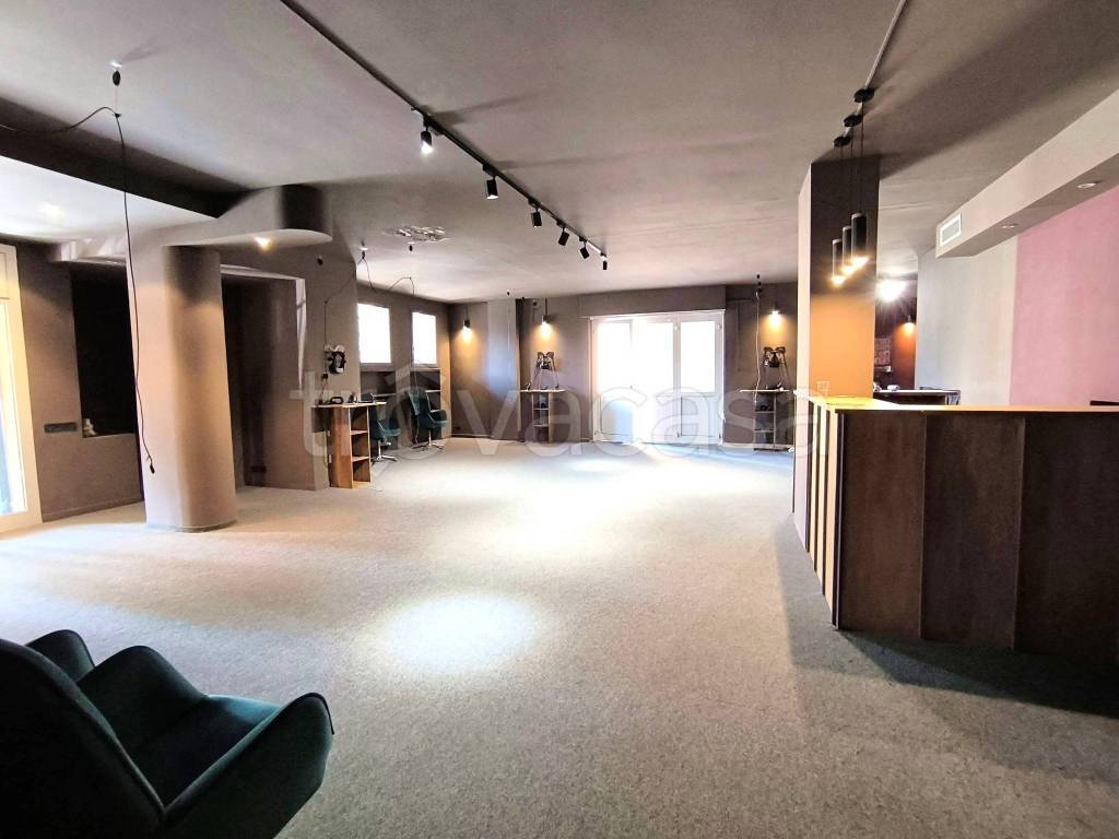 appartamento in vendita a Lecco in zona Castello