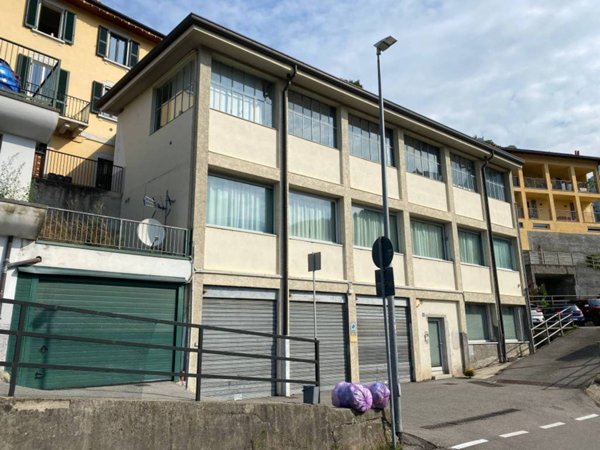 locale commerciale in vendita a Lecco in zona Bonacina