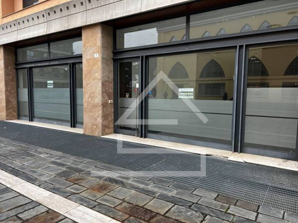 negozio in vendita a Lecco in zona Lecco Centro