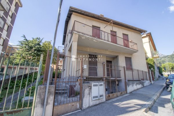 casa indipendente in vendita a Lecco in zona Belledo