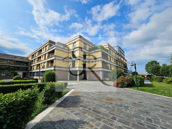 negozio in vendita a Lecco in zona Olate