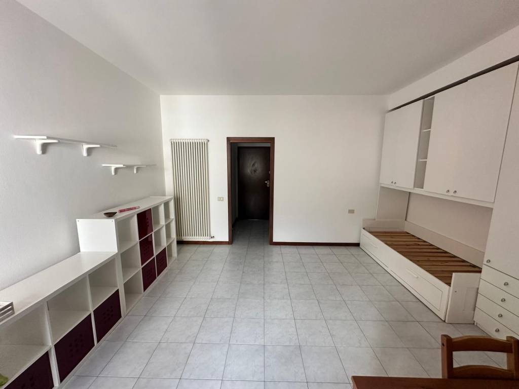 appartamento in vendita a Lecco in zona Caleotto