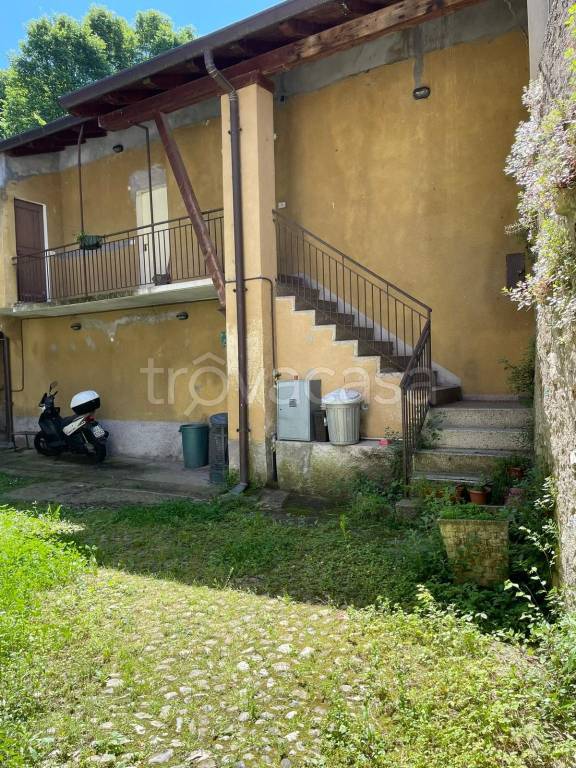 appartamento in vendita a Lecco in zona Maggianico
