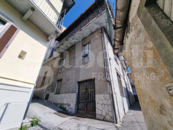 appartamento in vendita a Lecco in zona Laorca