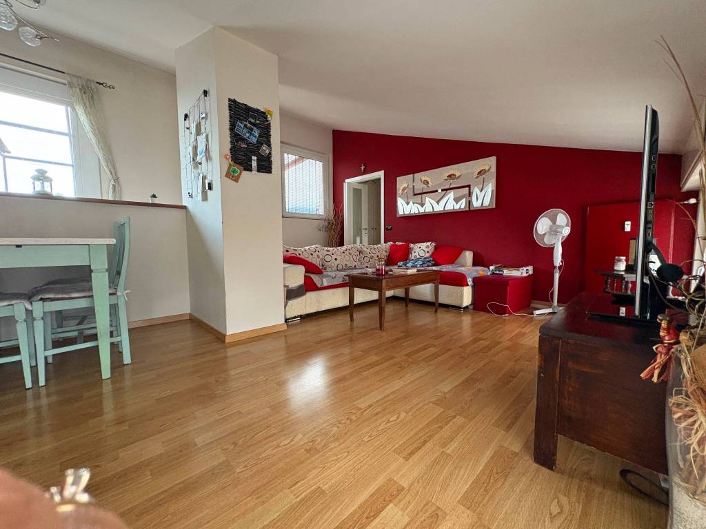 appartamento in vendita a Lecco in zona Castello