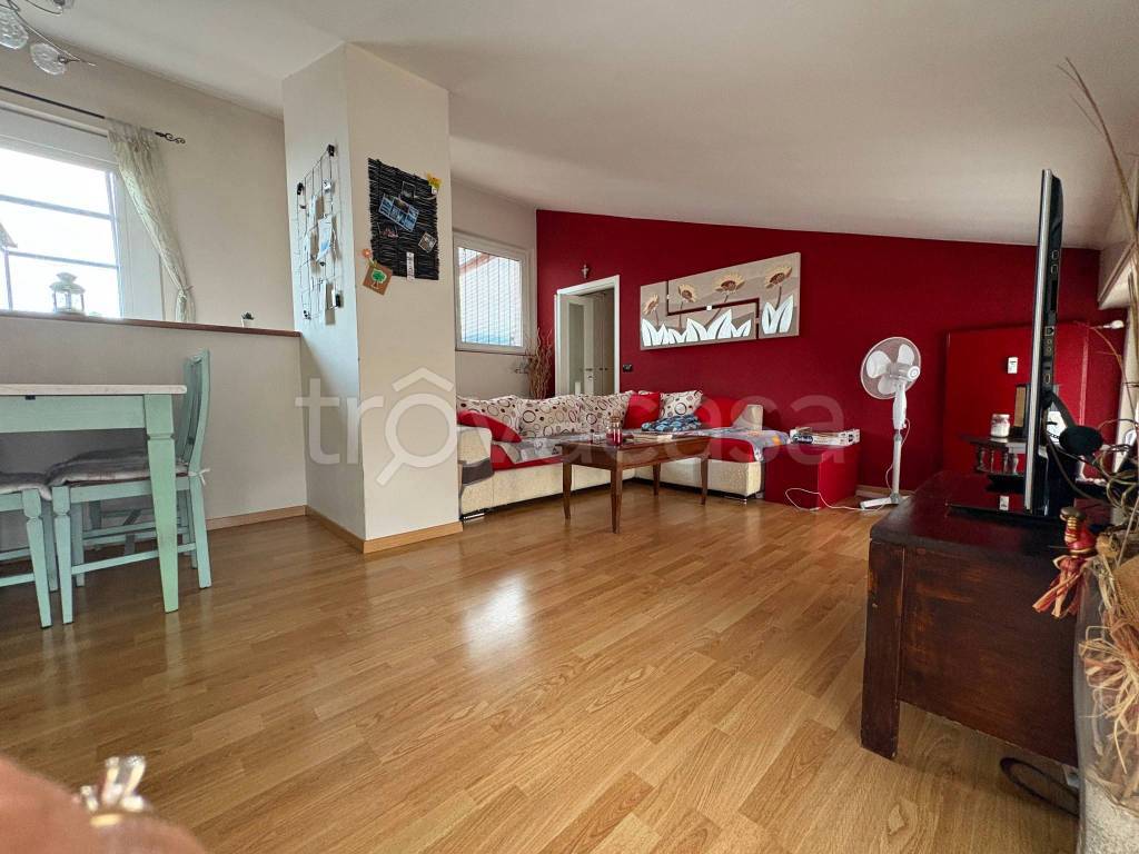 appartamento in vendita a Lecco in zona Castello