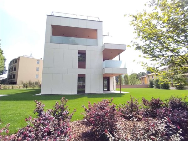 appartamento in vendita a Lecco in zona Castello