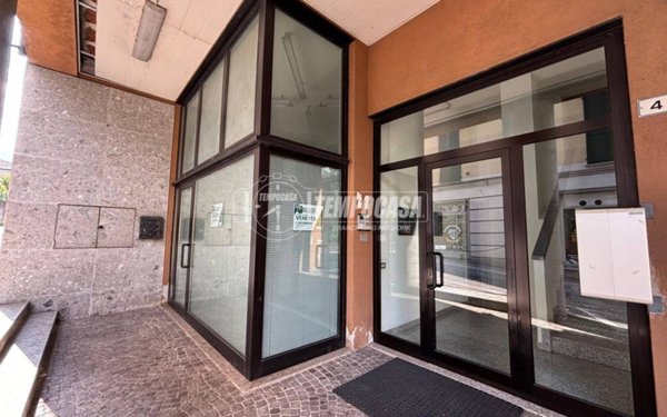negozio in vendita a Lecco in zona Caleotto