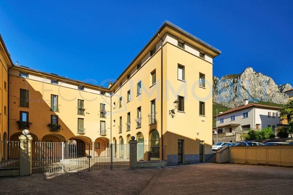appartamento in vendita a Lecco in zona Castello