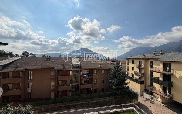 appartamento in vendita a Lecco in zona Olate