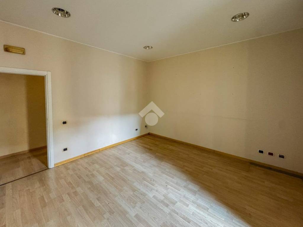 appartamento in vendita a Lecco in zona Lecco Centro