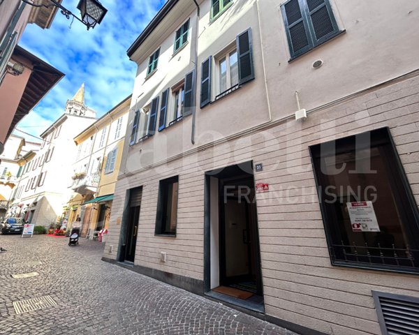 negozio in vendita a Lecco in zona Lecco Centro