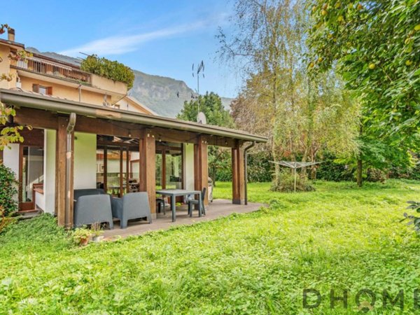 casa indipendente in vendita a Lecco in zona Maggianico