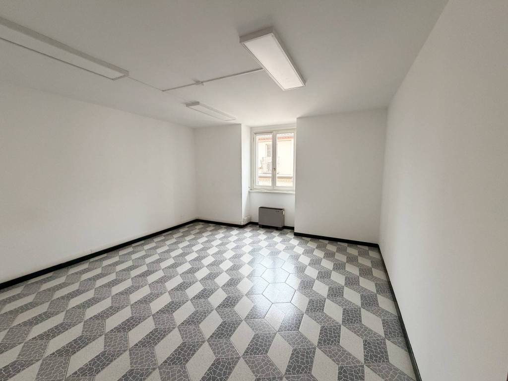 ufficio in vendita a Lecco in zona Lecco Centro