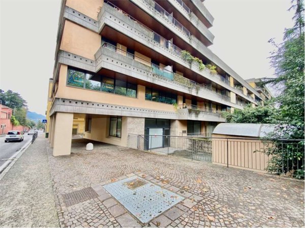 negozio in vendita a Lecco in zona Viale Turati