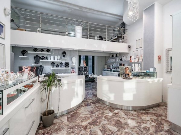 negozio in vendita a Lecco in zona Castello