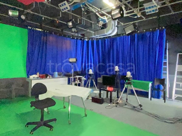 negozio in vendita a Lecco in zona Olate