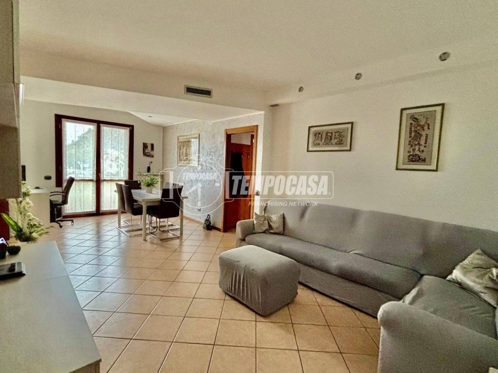 appartamento in vendita a Lecco in zona Chiuso