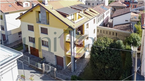 casa indipendente in vendita a Lecco in zona Castello