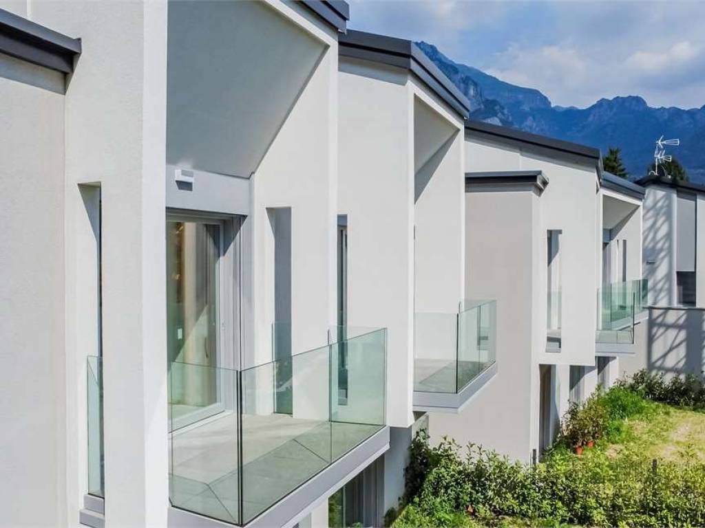 appartamento in vendita a Lecco in zona Laorca