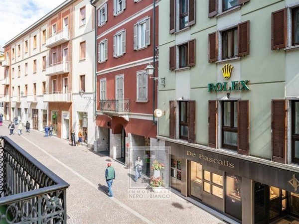 negozio in vendita a Lecco in zona Lecco Centro