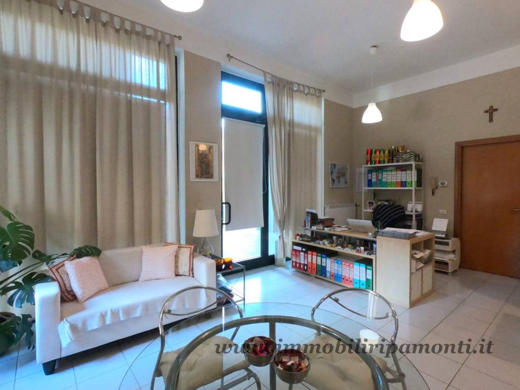 negozio in vendita a Lecco in zona Maggianico