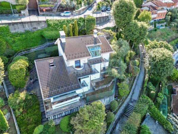 casa indipendente in vendita a Lecco in zona Belledo