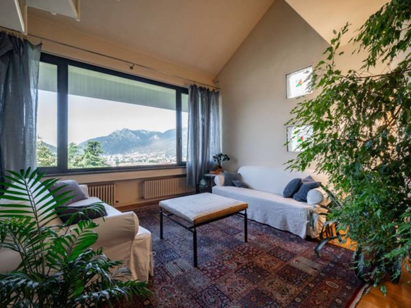 casa indipendente in vendita a Lecco in zona Belledo