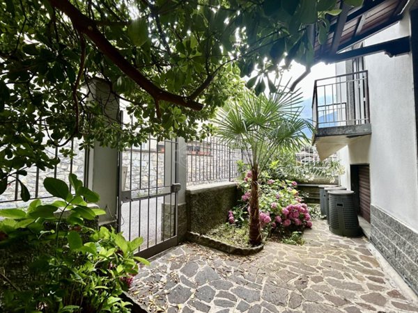 casa indipendente in vendita a Lecco in zona Olate