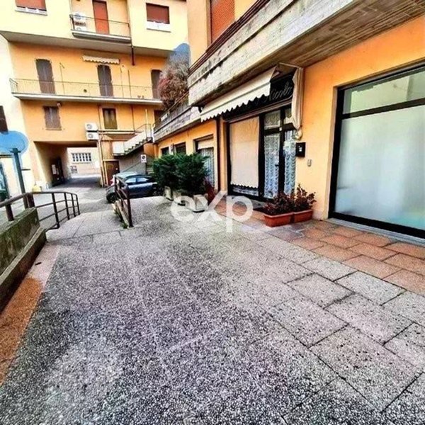 negozio in vendita a Lecco in zona Lecco Centro